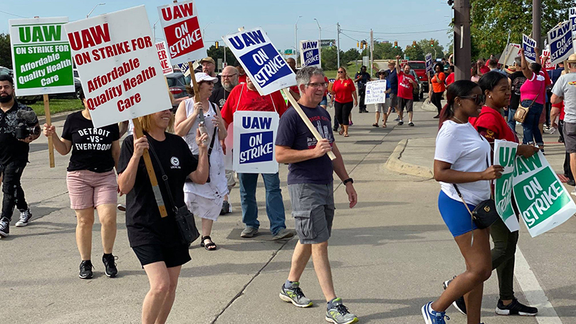 All out support for striking autoworkers!